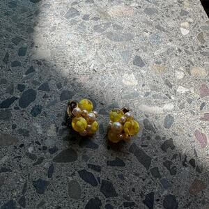 Women’s Earrings Yellow Pearl Clip-On Earrings Bead Cluster Vintage